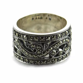 Barrel type silver ring with lace pattern & marcasite