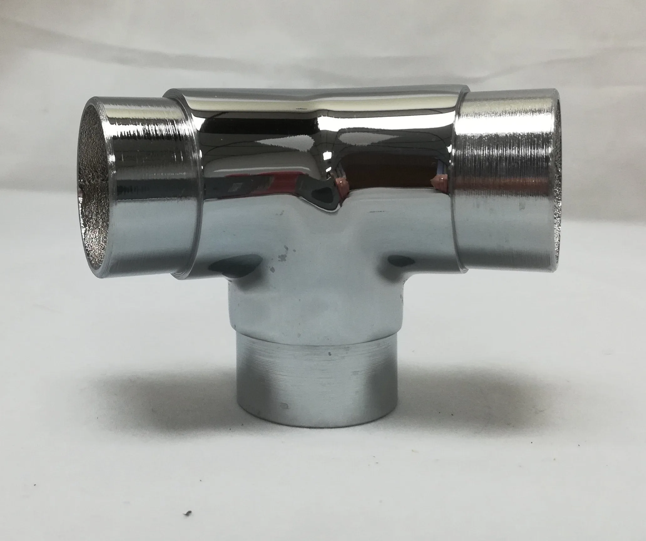 Flush 135° Side Outlet Elbow for 1-1/2" Tubing