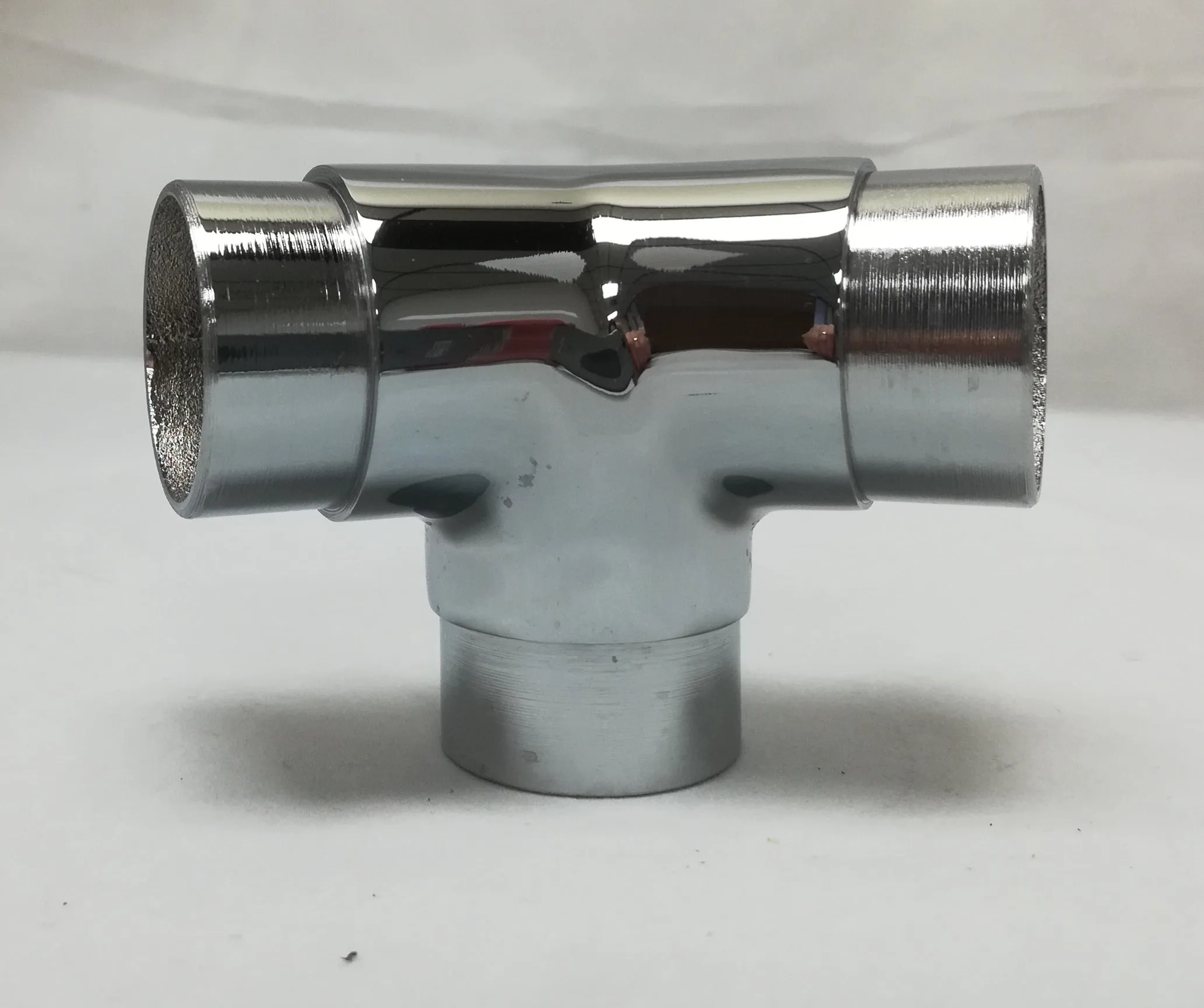 Flush 135° Side Outlet Elbow for 2" Tubing