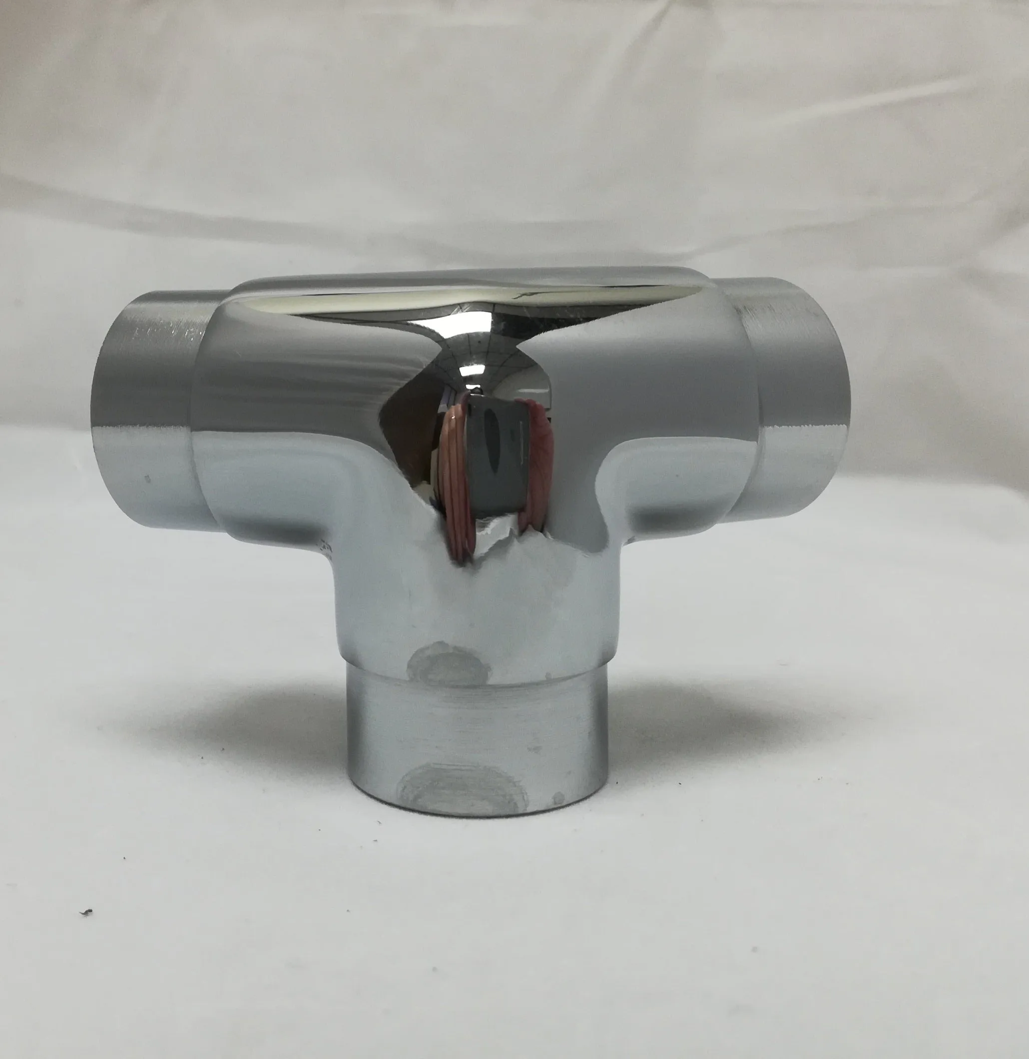 Flush 135° Side Outlet Elbow for 2" Tubing