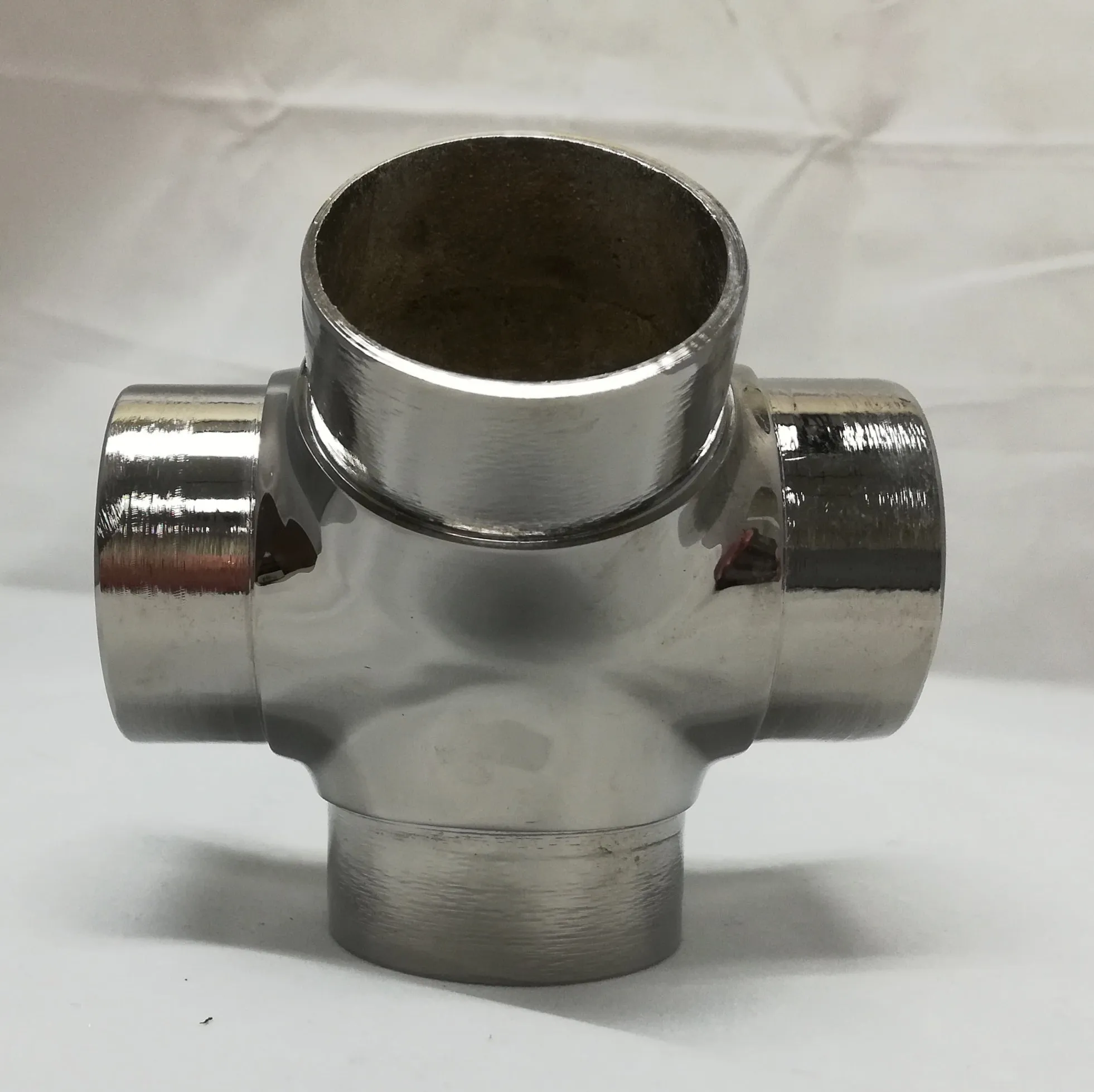 Flush 135° Side Outlet Tee for 2" Tubing