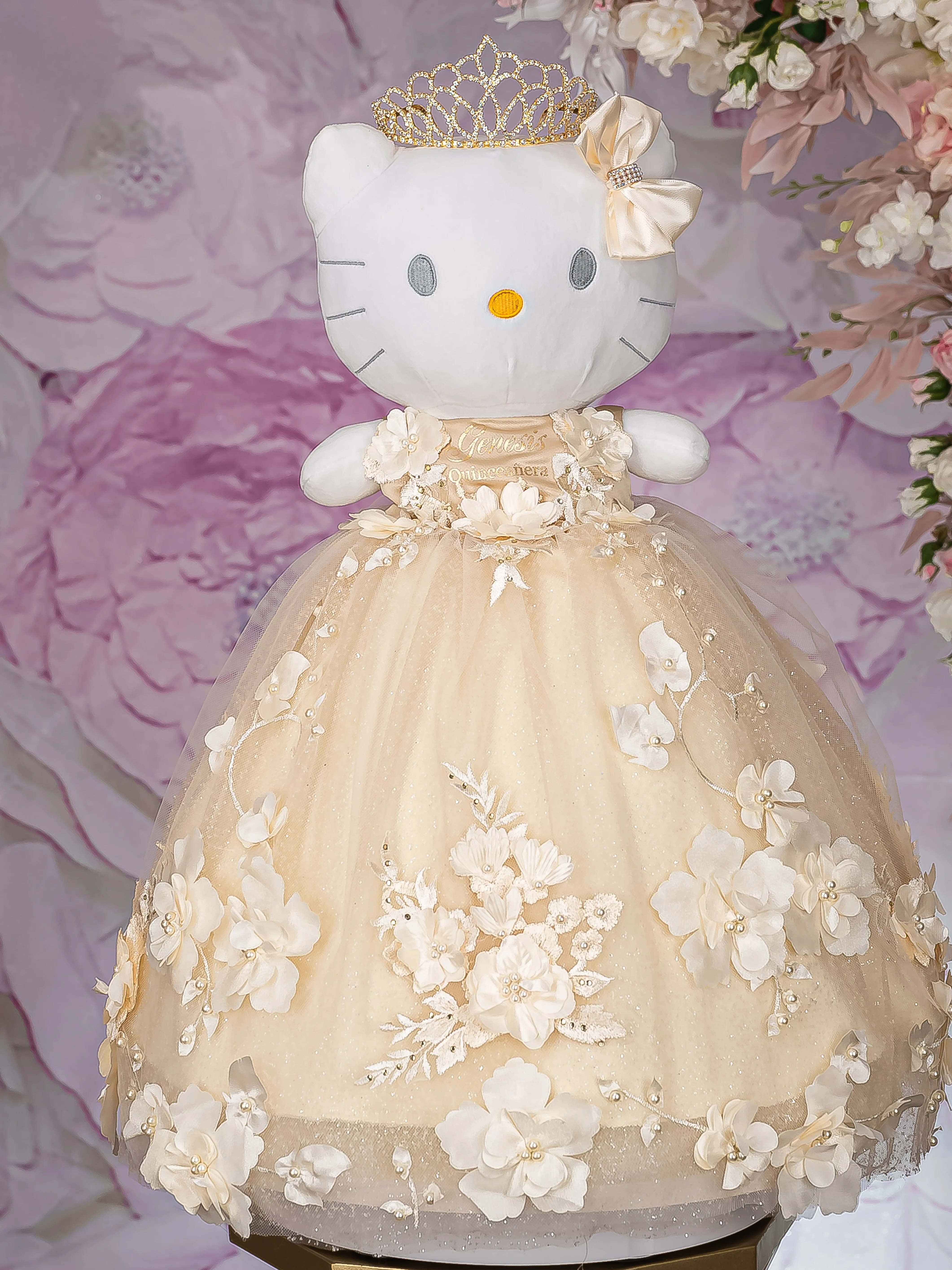 Gold Kitty for quinceanera