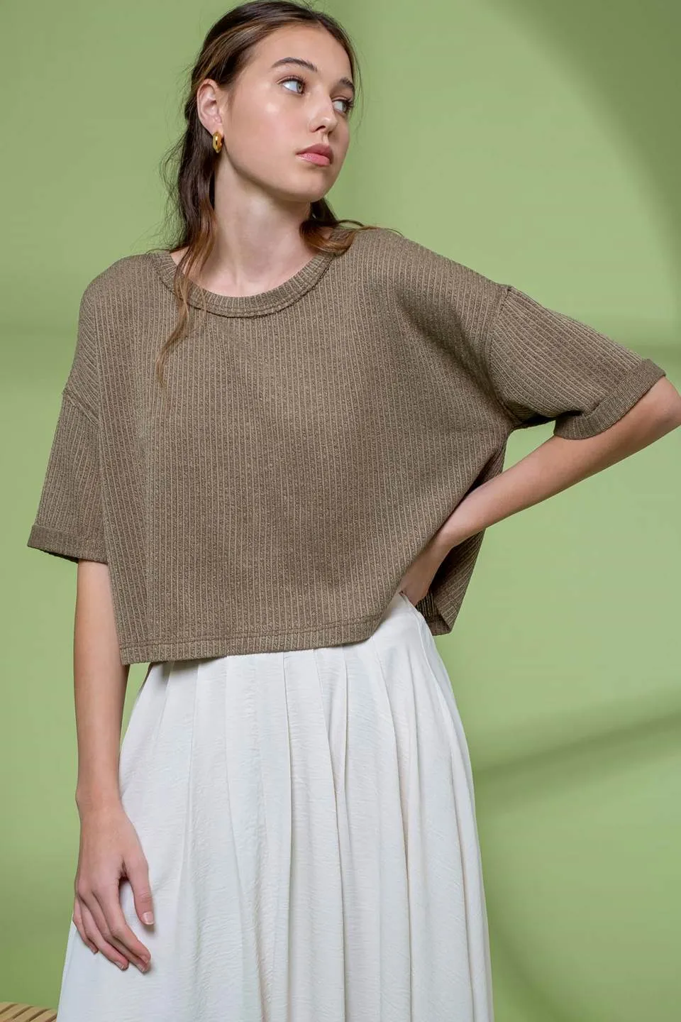 SHORT FOLD SLEEVE KNIT CROP TOP